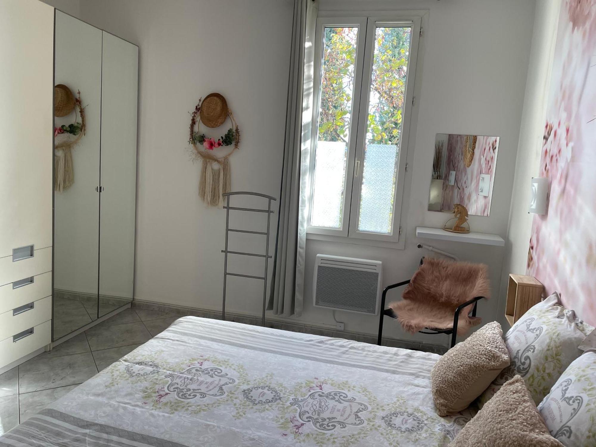 Spacieuse Dans Les Pins Villa